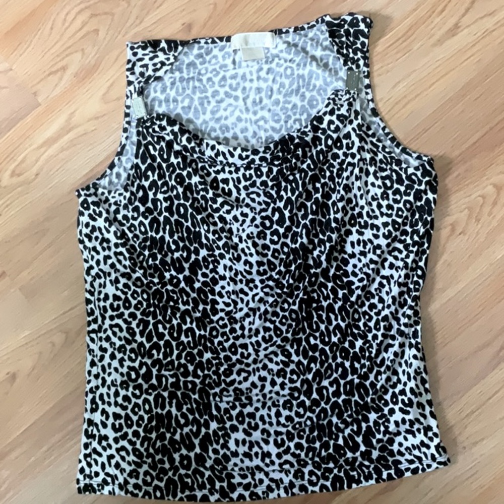 Im selling a Panther black and white blousse and is very pretty.